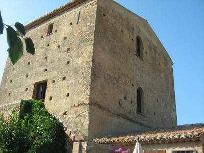 C'era una volta - Ristorante - Mirto Crosia(CS) - Ristorante - Pizzeria forno a legna - Ampio terrazzo panoramico - Immerso nella magica atmosfera di una torre antica di oltre 500 anni, dalla cucina di una volta, rielaborata ai giorni nostri - Ideale per tutte le vostre ricorrenze - Aperto tutte le sere - Domenica e festivi aperto anche a pranzo - Aperto tutti i giorni nel periodo estivo, natalizio e pasquale