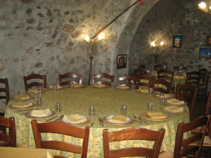 C'era una volta - Ristorante - Mirto Crosia(CS) - Ristorante - Pizzeria forno a legna - Ampio terrazzo panoramico - Immerso nella magica atmosfera di una torre antica di oltre 500 anni, dalla cucina di una volta, rielaborata ai giorni nostri - Ideale per tutte le vostre ricorrenze - Aperto tutte le sere - Domenica e festivi aperto anche a pranzo - Aperto tutti i giorni nel periodo estivo, natalizio e pasquale