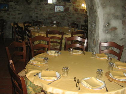 C'era una volta - Ristorante - Mirto Crosia(CS) - Ristorante - Pizzeria forno a legna - Ampio terrazzo panoramico - Immerso nella magica atmosfera di una torre antica di oltre 500 anni, dalla cucina di una volta, rielaborata ai giorni nostri - Ideale per tutte le vostre ricorrenze - Aperto tutte le sere - Domenica e festivi aperto anche a pranzo - Aperto tutti i giorni nel periodo estivo, natalizio e pasquale