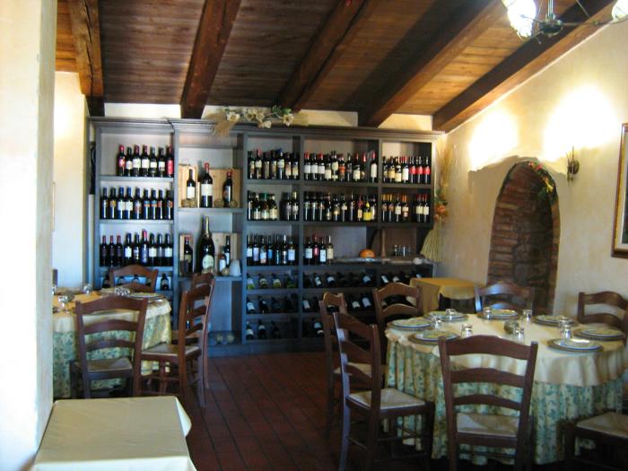 C'era una volta - Ristorante - Mirto Crosia(CS) - Ristorante - Pizzeria forno a legna - Ampio terrazzo panoramico - Immerso nella magica atmosfera di una torre antica di oltre 500 anni, dalla cucina di una volta, rielaborata ai giorni nostri - Ideale per tutte le vostre ricorrenze - Aperto tutte le sere - Domenica e festivi aperto anche a pranzo - Aperto tutti i giorni nel periodo estivo, natalizio e pasquale