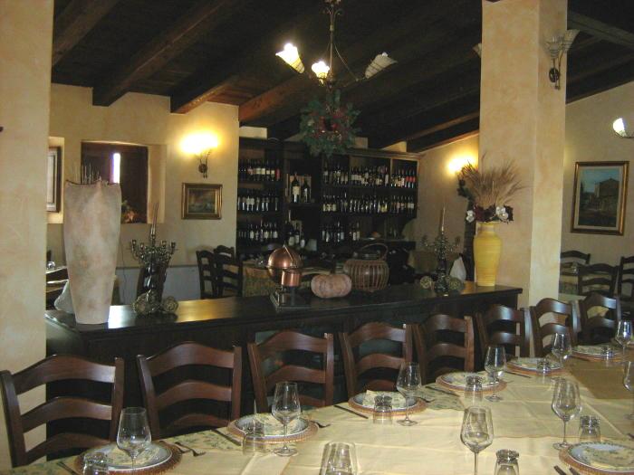 C'era una volta - Ristorante - Mirto Crosia(CS) - Ristorante - Pizzeria forno a legna - Ampio terrazzo panoramico - Immerso nella magica atmosfera di una torre antica di oltre 500 anni, dalla cucina di una volta, rielaborata ai giorni nostri - Ideale per tutte le vostre ricorrenze - Aperto tutte le sere - Domenica e festivi aperto anche a pranzo - Aperto tutti i giorni nel periodo estivo, natalizio e pasquale