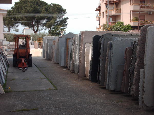 Scalpelmarmi - Rossano (CS) - PAVIMENTI - PIANI DA CUCINA - RIVESTIMENTI PER CAMINETTI - ARTE FUNERARIA - PORTALI - SILESTONE MICROBAN