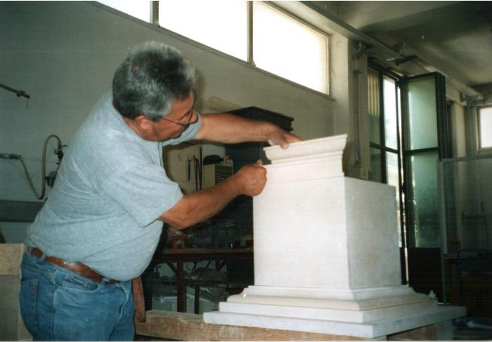 Scalpelmarmi - Rossano (CS) - PAVIMENTI - PIANI DA CUCINA - RIVESTIMENTI PER CAMINETTI - ARTE FUNERARIA - PORTALI - SILESTONE MICROBAN