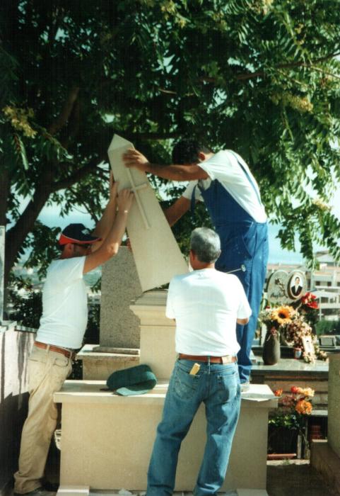 Scalpelmarmi - Rossano (CS) - PAVIMENTI - PIANI DA CUCINA - RIVESTIMENTI PER CAMINETTI - ARTE FUNERARIA - PORTALI - SILESTONE MICROBAN